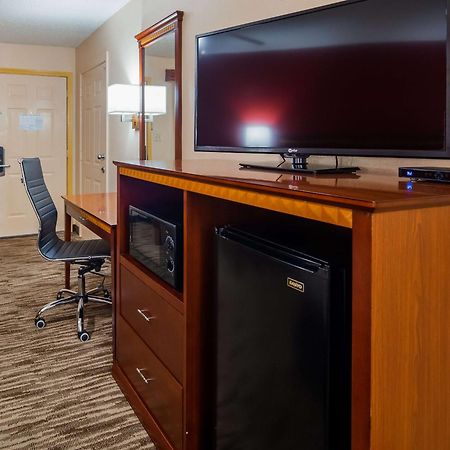 Best Western Executive Inn Маршъл Екстериор снимка