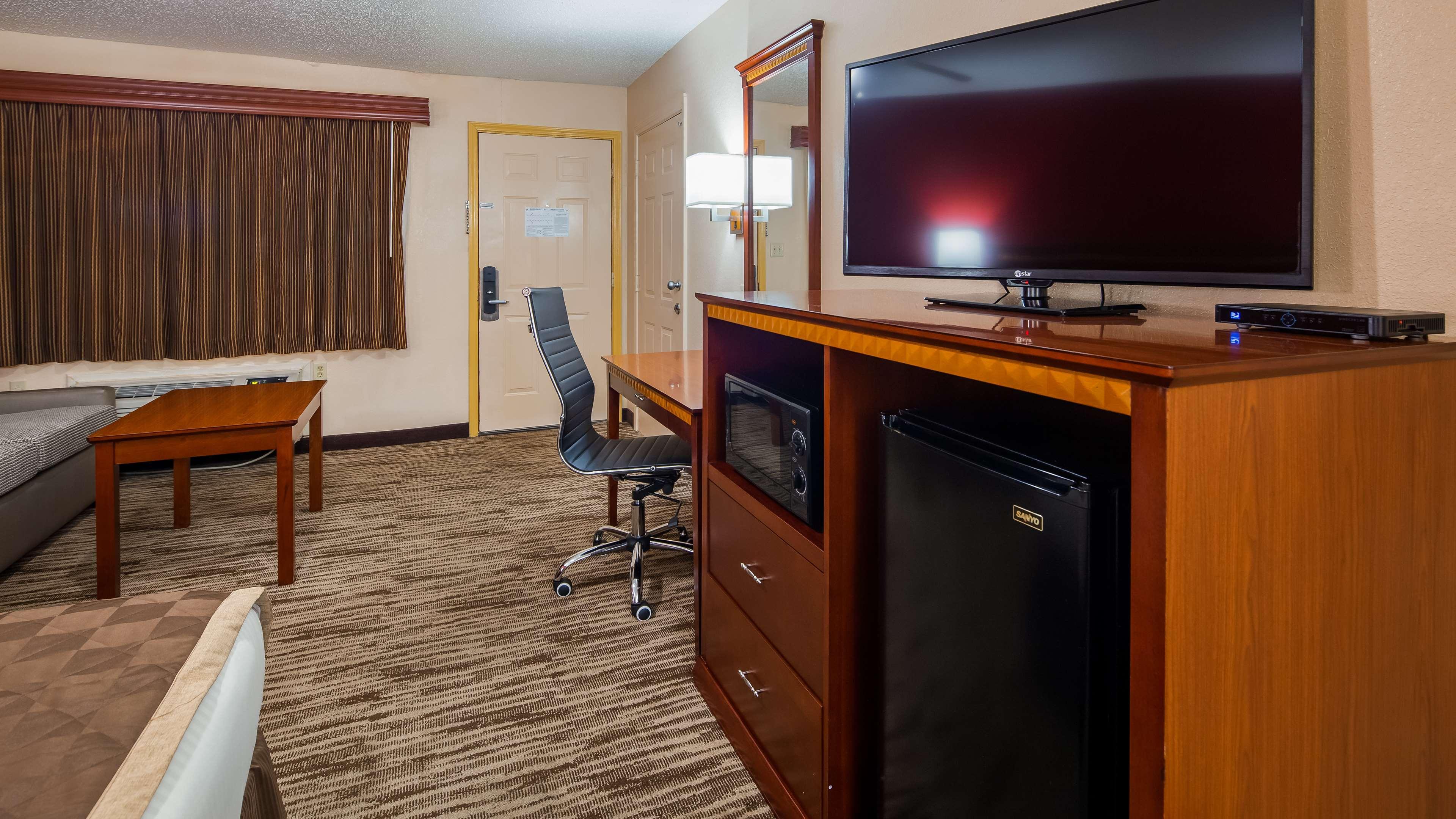 Best Western Executive Inn Маршъл Екстериор снимка