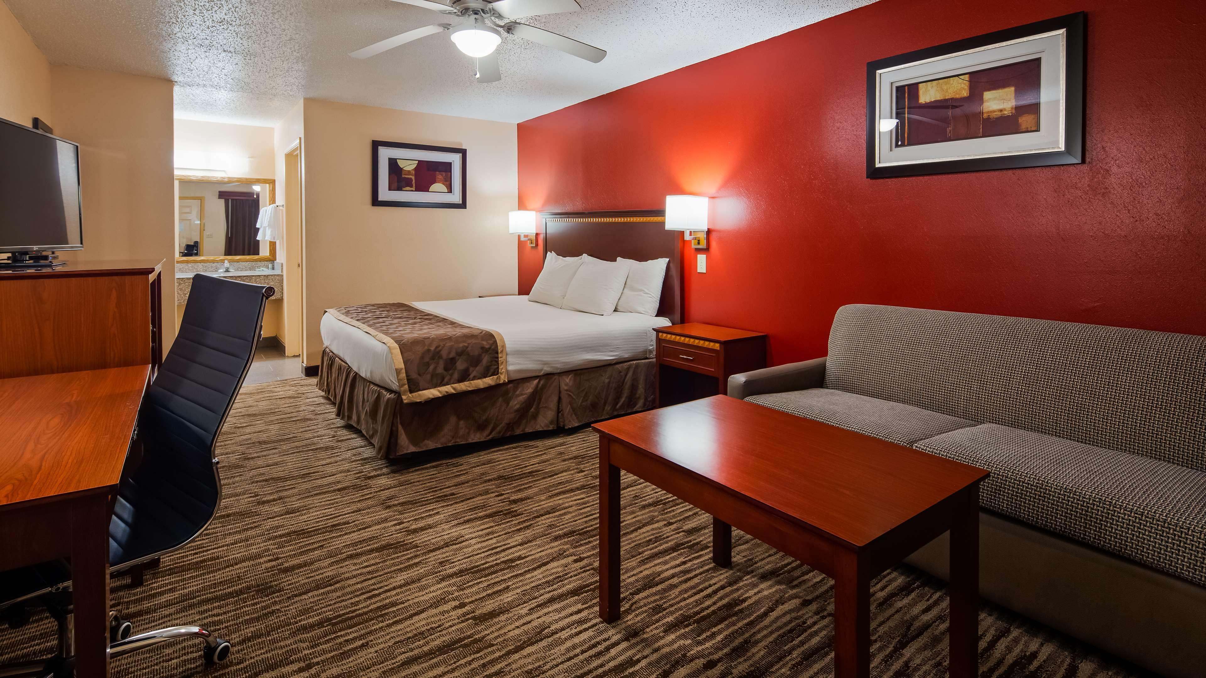 Best Western Executive Inn Маршъл Екстериор снимка