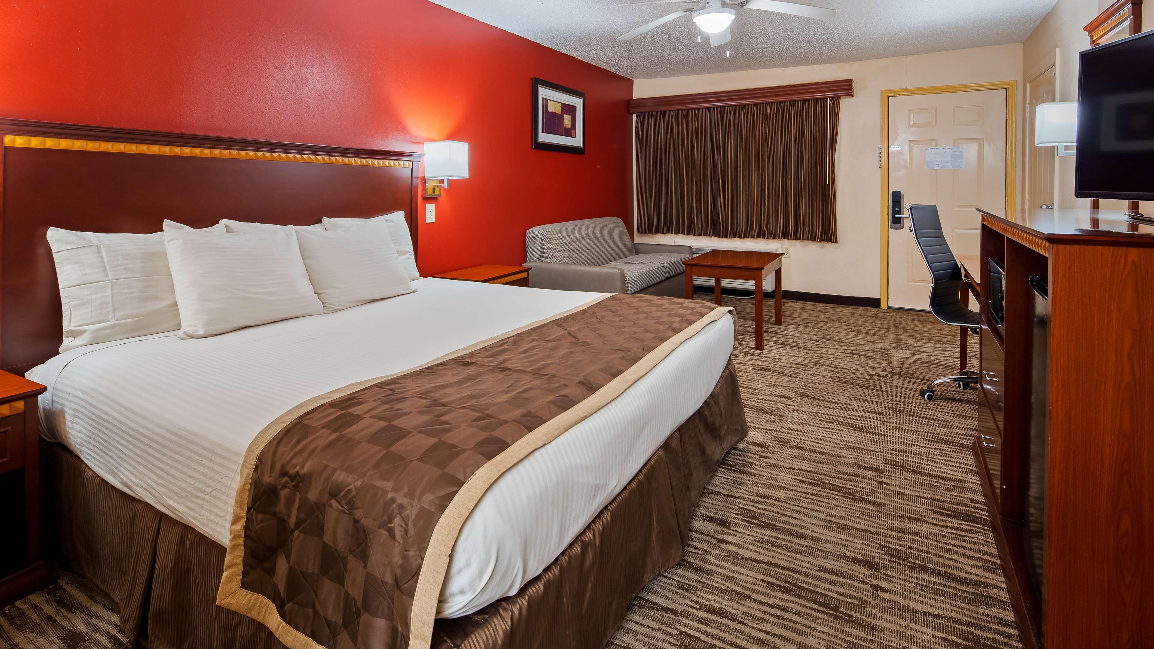 Best Western Executive Inn Маршъл Екстериор снимка
