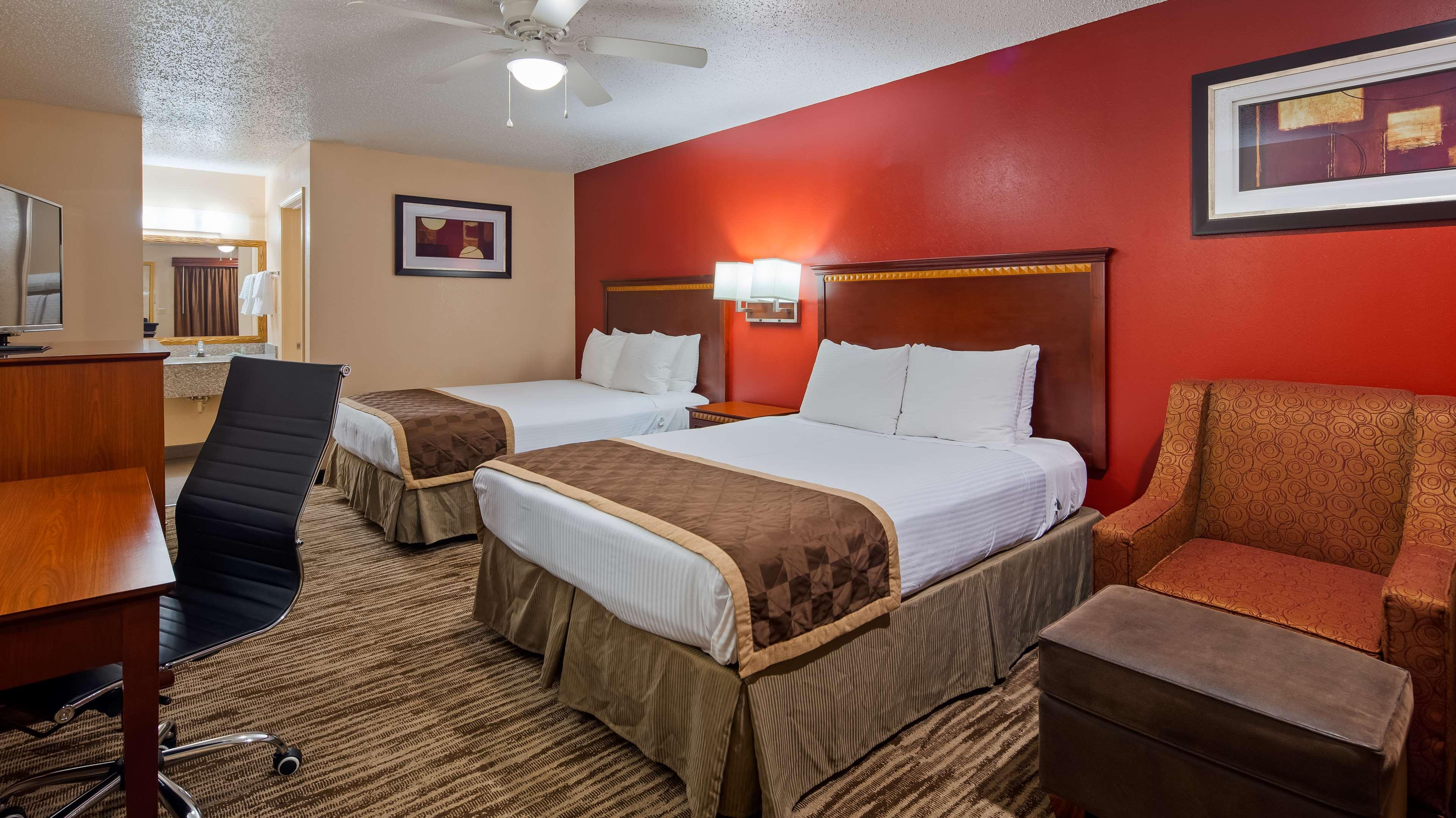 Best Western Executive Inn Маршъл Екстериор снимка