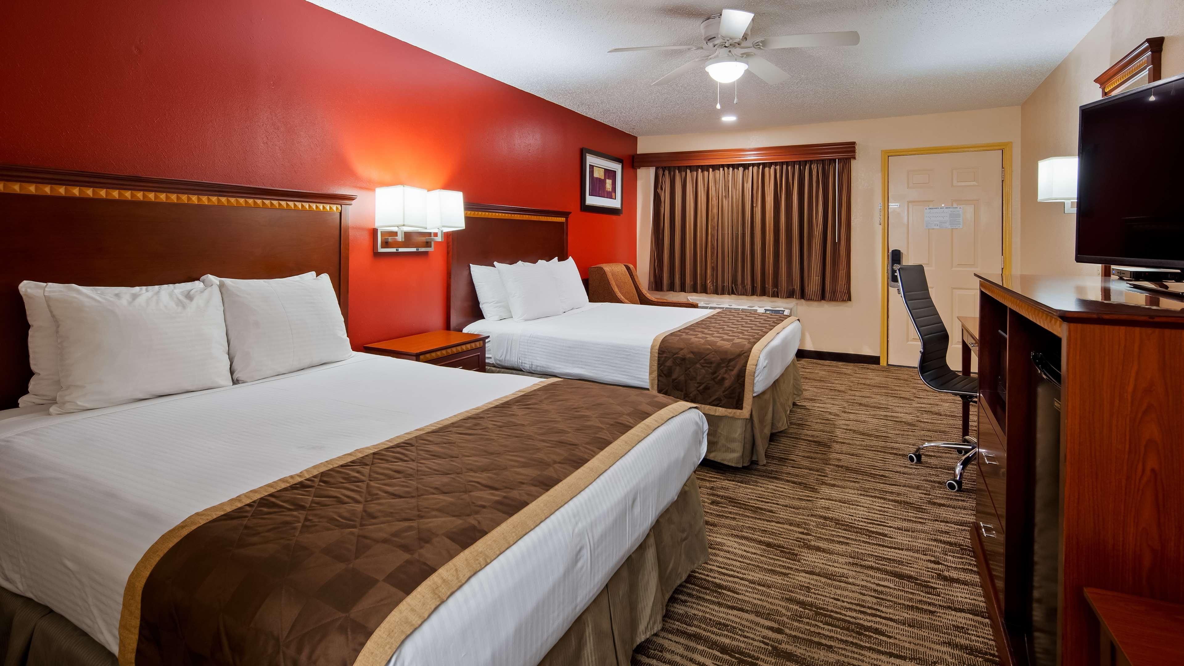Best Western Executive Inn Маршъл Екстериор снимка