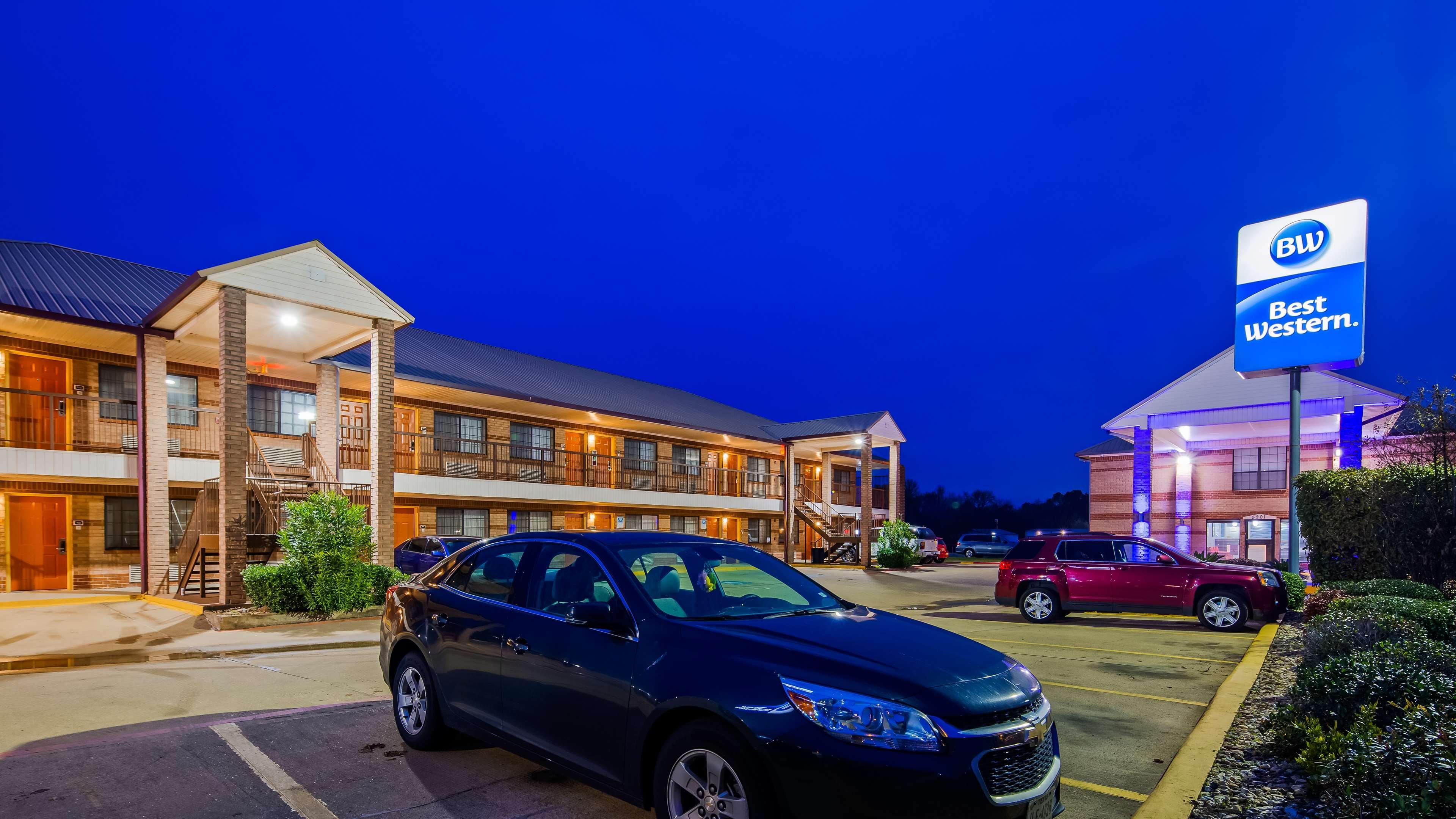 Best Western Executive Inn Маршъл Екстериор снимка